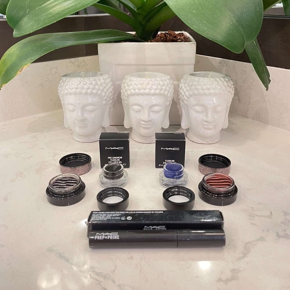 MAC COSMETICS NEW NEVER BEEN WORN EYE MAKE UP SET